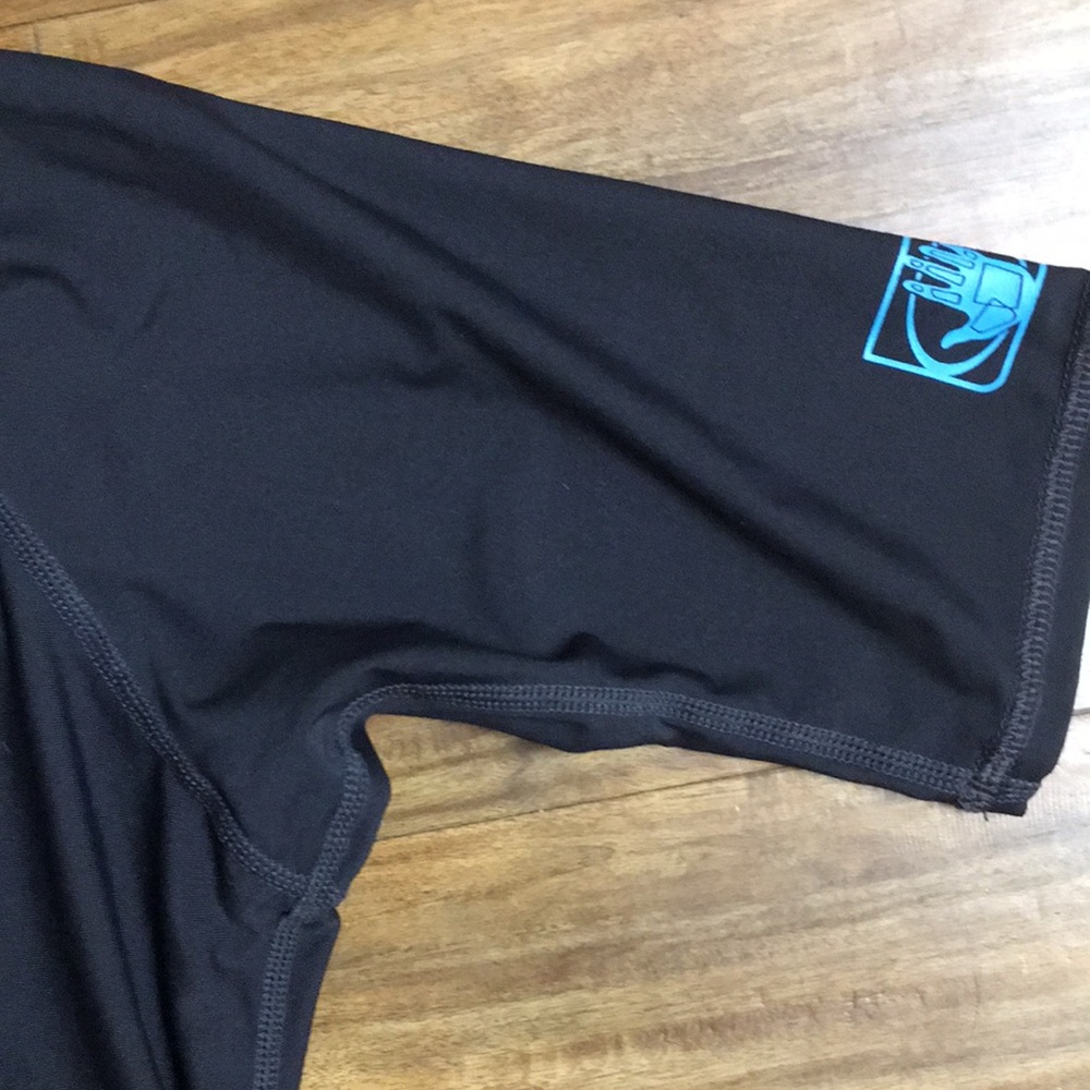 Body Glove Rashguard Top - Picture 3 of 7